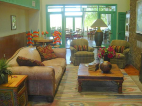 Отель Amado Territory B&B  Амадо